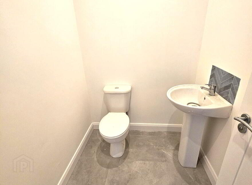 Bonds Street, Waterside, L'Derry, BT47 6EE