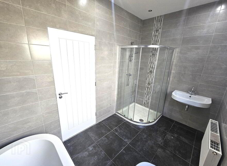 Bonds Street, Waterside, L'Derry, BT47 6EE