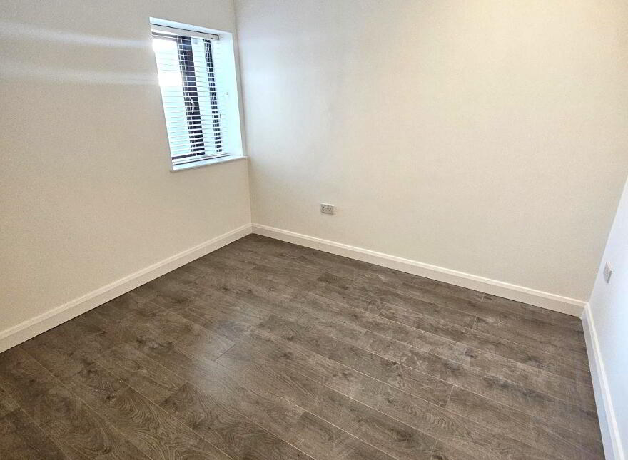 Bonds Street, Waterside, L'Derry, BT47 6EE