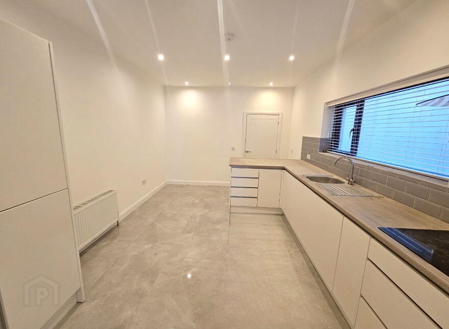 Bonds Street, Waterside, L'Derry, BT47 6EE