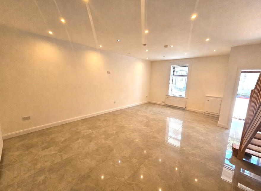Bonds Street, Waterside, L'Derry, BT47 6EE