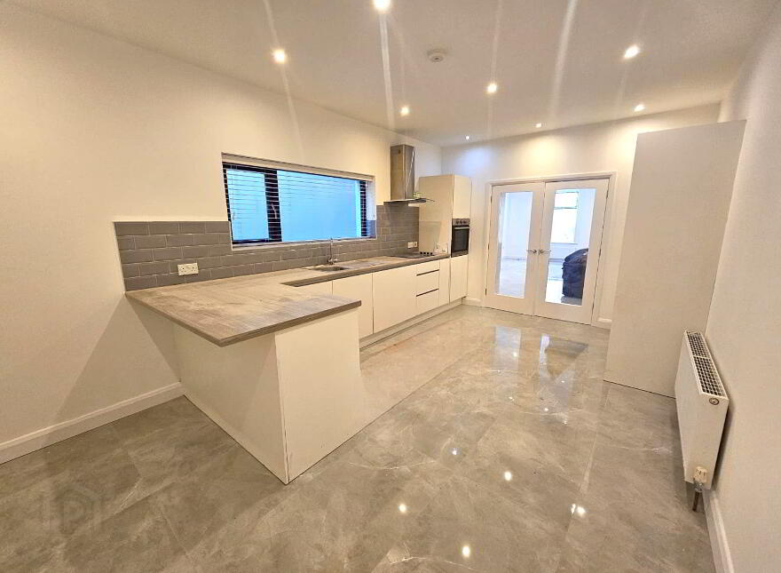 Bonds Street, Waterside, L'Derry, BT47 6EE