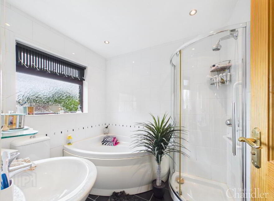 13 Glenholm Crescent, Belfast, BT8 6LT