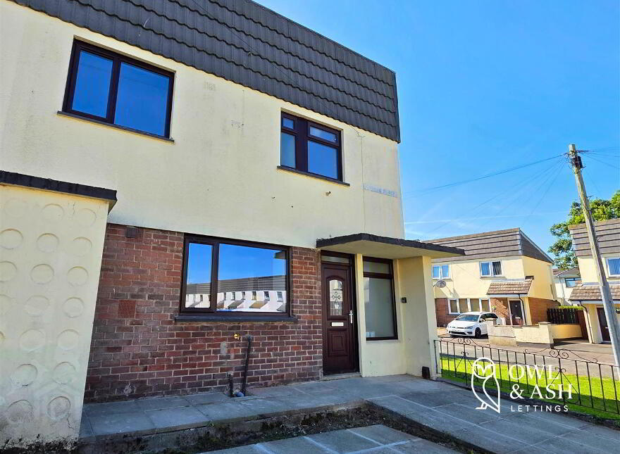 2 Creeve Place, Lisburn, BT28 1UT photo