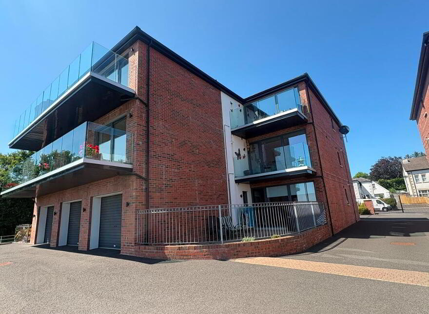 Apt 3, 2 The Tides, Carrickfergus, BT38 8GN