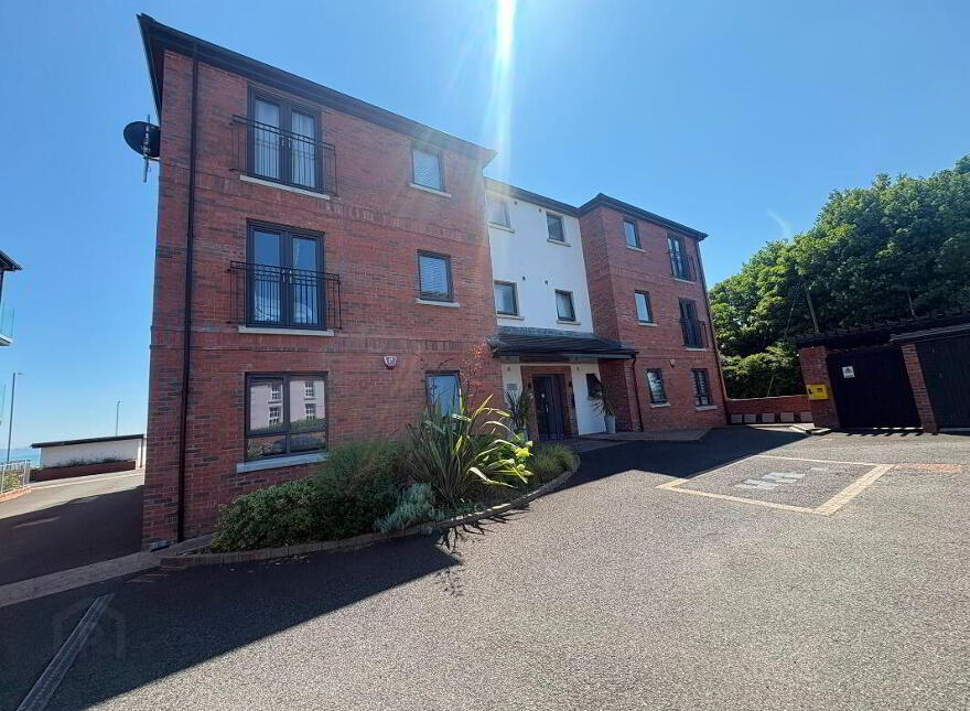 Apt 3, 2 The Tides, Carrickfergus, BT38 8GN
