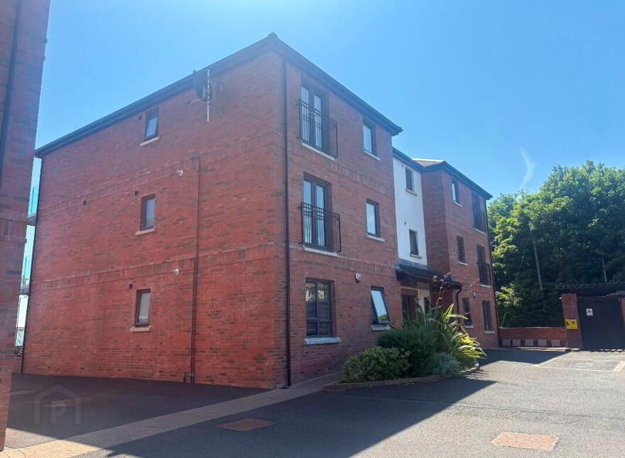 Apt 3, 2 The Tides, Carrickfergus, BT38 8GN