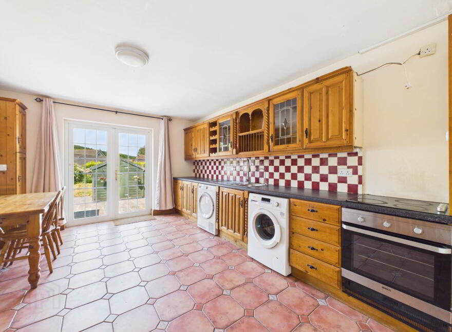 37 St. Mollerans, Carrickbeg, Carrick-On-Suir, E32XK07