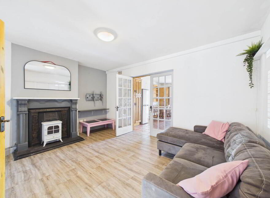 37 St. Mollerans, Carrickbeg, Carrick-On-Suir, E32XK07