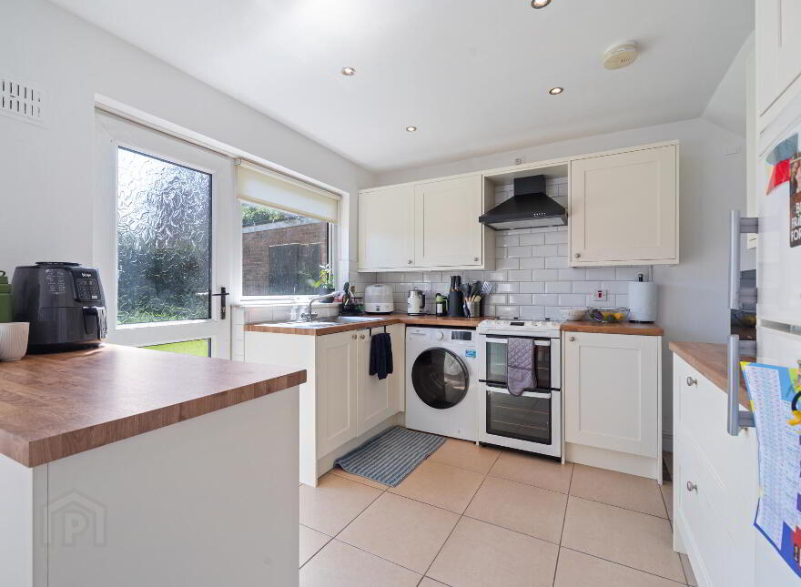 16 Woodbreda Avenue, Belfast, BT8 7JJ