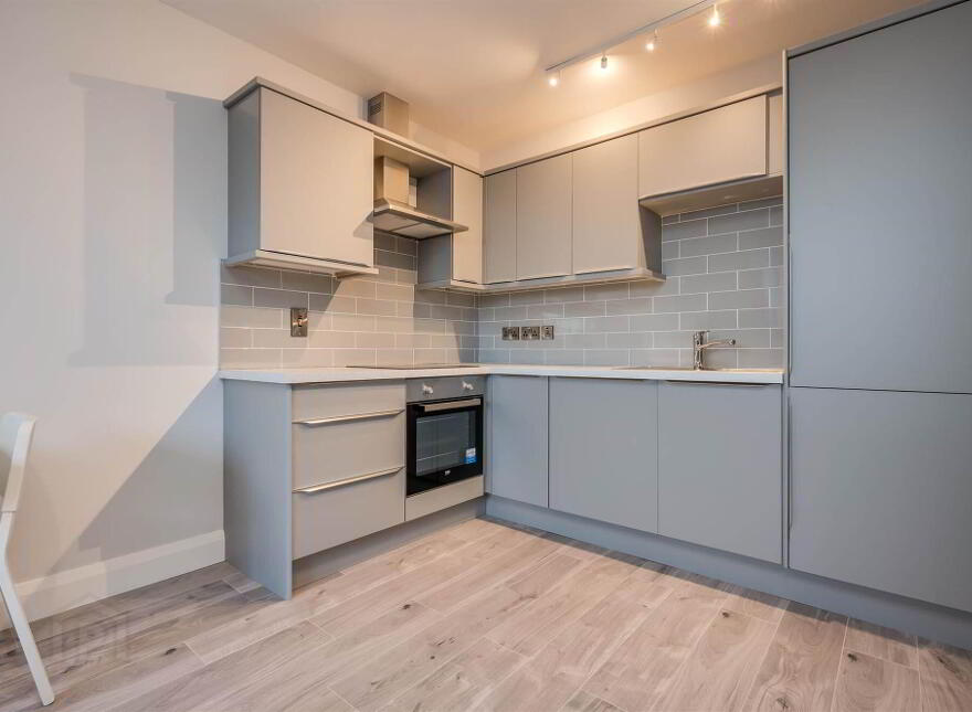Apt 8, 41 Wellington Park, Belfast, BT9 6DN
