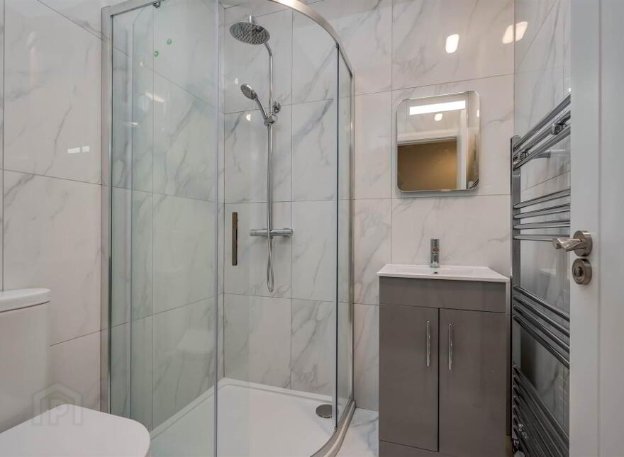Apt 8, 41 Wellington Park, Belfast, BT9 6DN