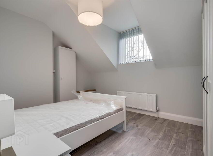 Apt 8, 41 Wellington Park, Belfast, BT9 6DN