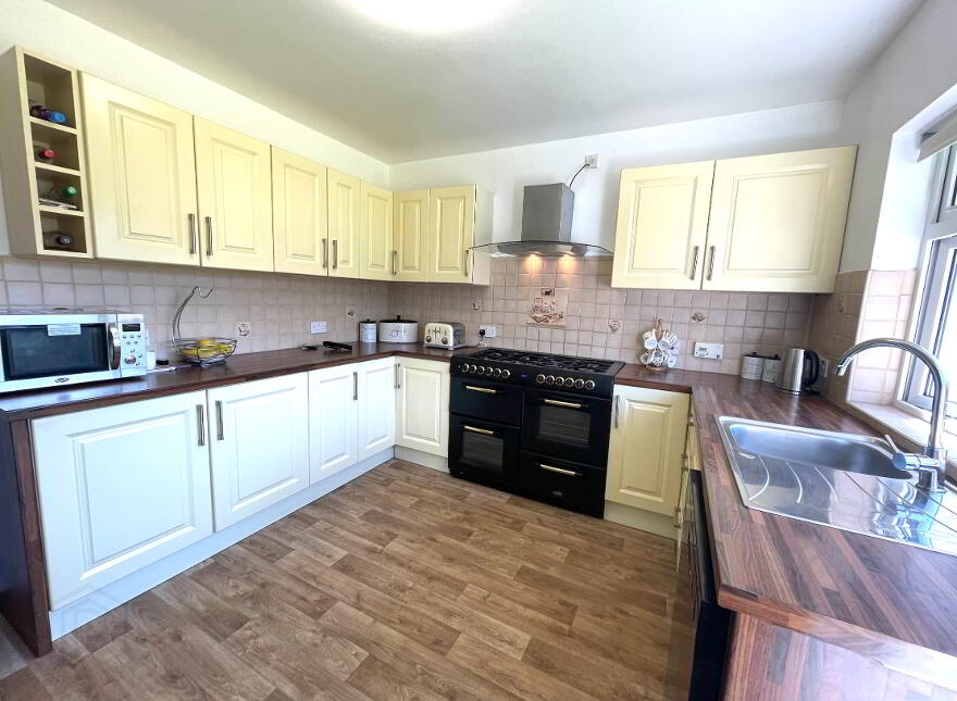 17 Rosscolban Court, Kesh, BT93 1UL