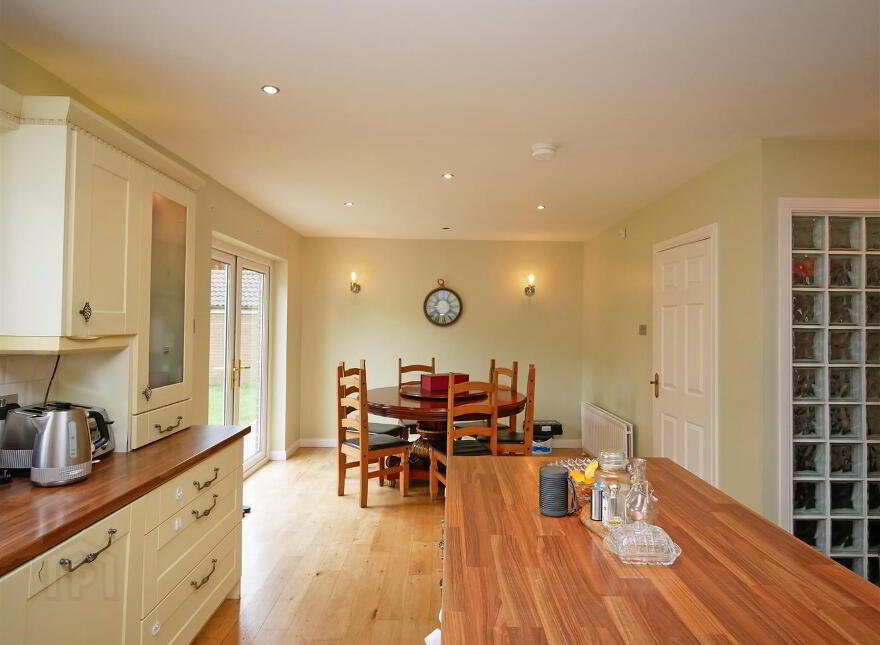 24 Baronscourt Avenue, Saintfield Road, Carryduff, Belfast, BT8 8BG