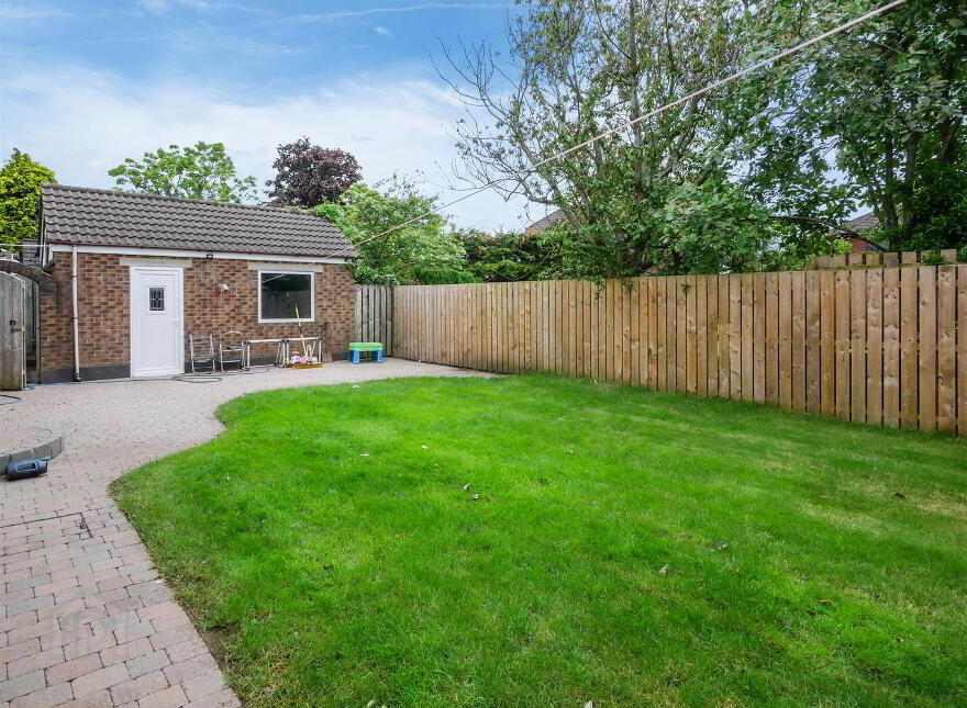 24 Baronscourt Avenue, Saintfield Road, Carryduff, Belfast, BT8 8BG