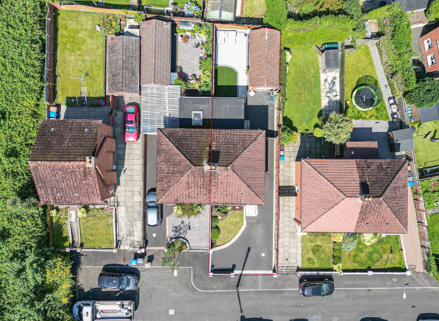 5 Lyndhurst Close, Belfast, BT13 3PF