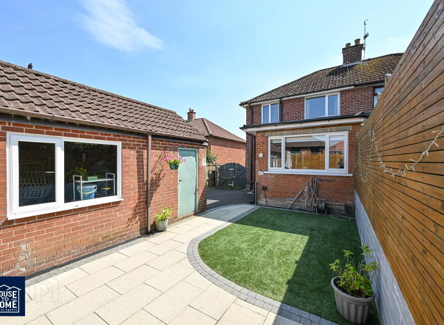 5 Lyndhurst Close, Belfast, BT13 3PF