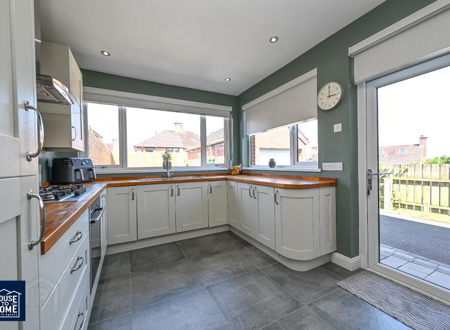 5 Lyndhurst Close, Belfast, BT13 3PF