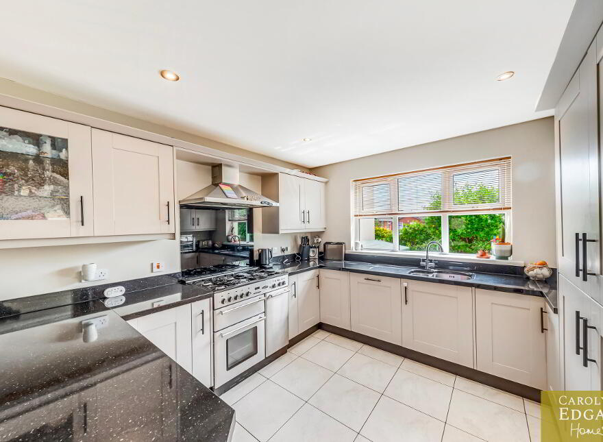 2 Todds Hill Park, Saintfield, Ballynahinch, BT24 7FB