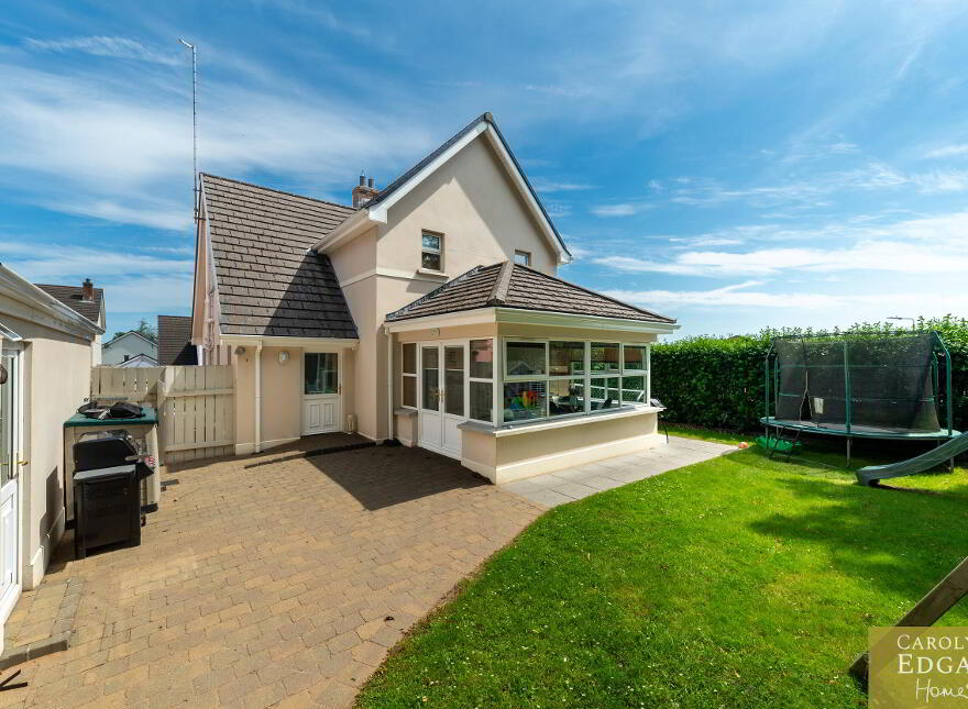 2 Todds Hill Park, Saintfield, Ballynahinch, BT24 7FB