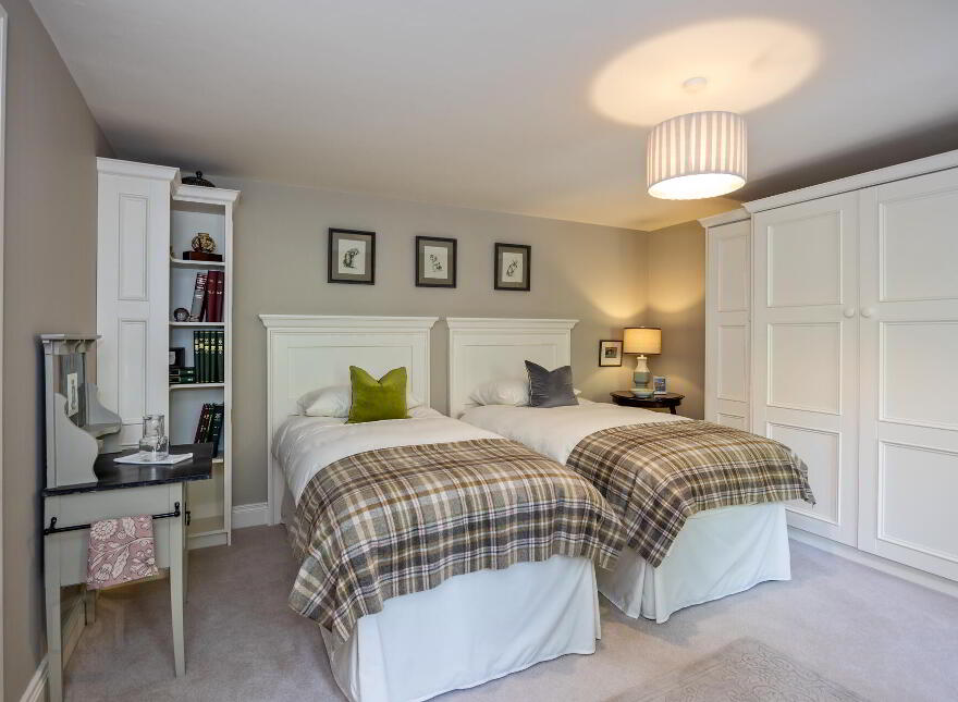 1 Oaklands, Hillsborough, BT26 6HZ