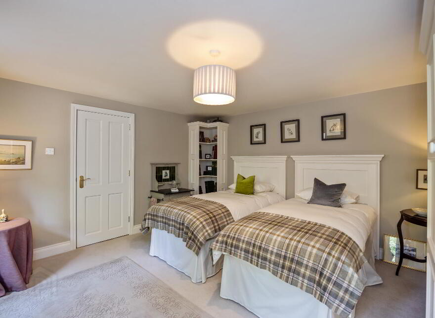 1 Oaklands, Hillsborough, BT26 6HZ