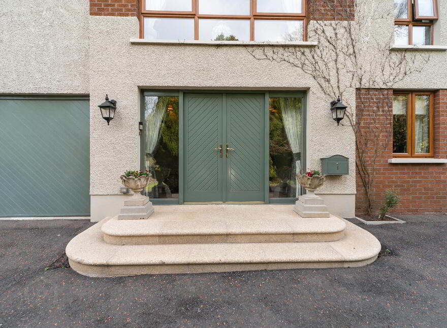 1 Oaklands, Hillsborough, BT26 6HZ