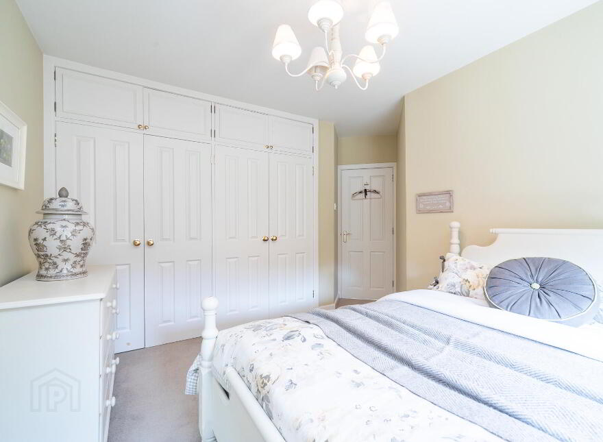 1 Oaklands, Hillsborough, BT26 6HZ
