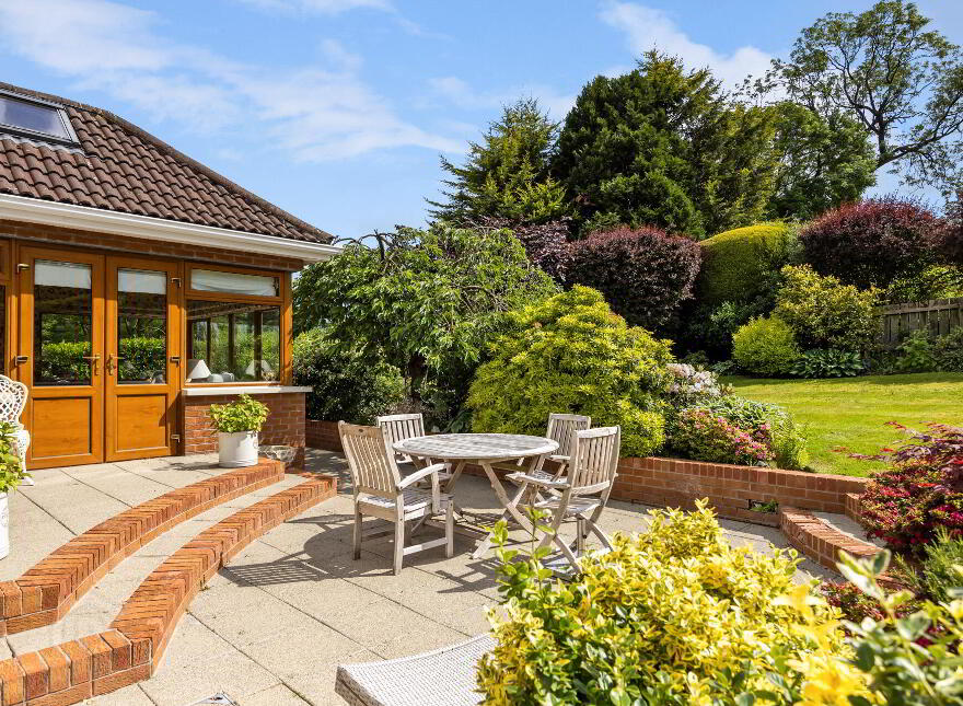 1 Oaklands, Hillsborough, BT26 6HZ