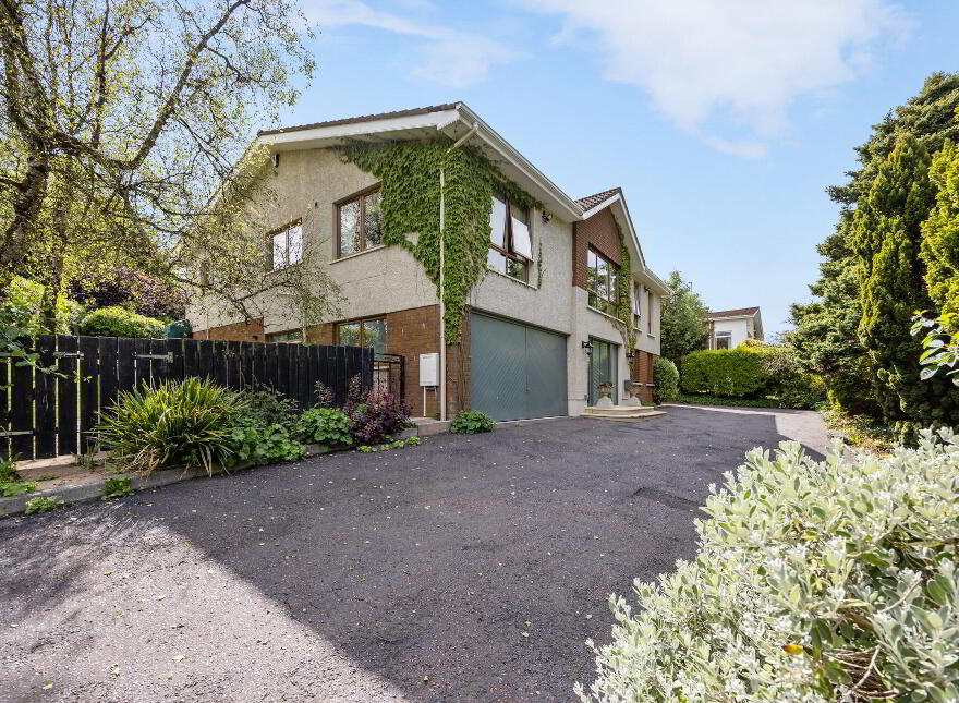 1 Oaklands, Hillsborough, BT26 6HZ