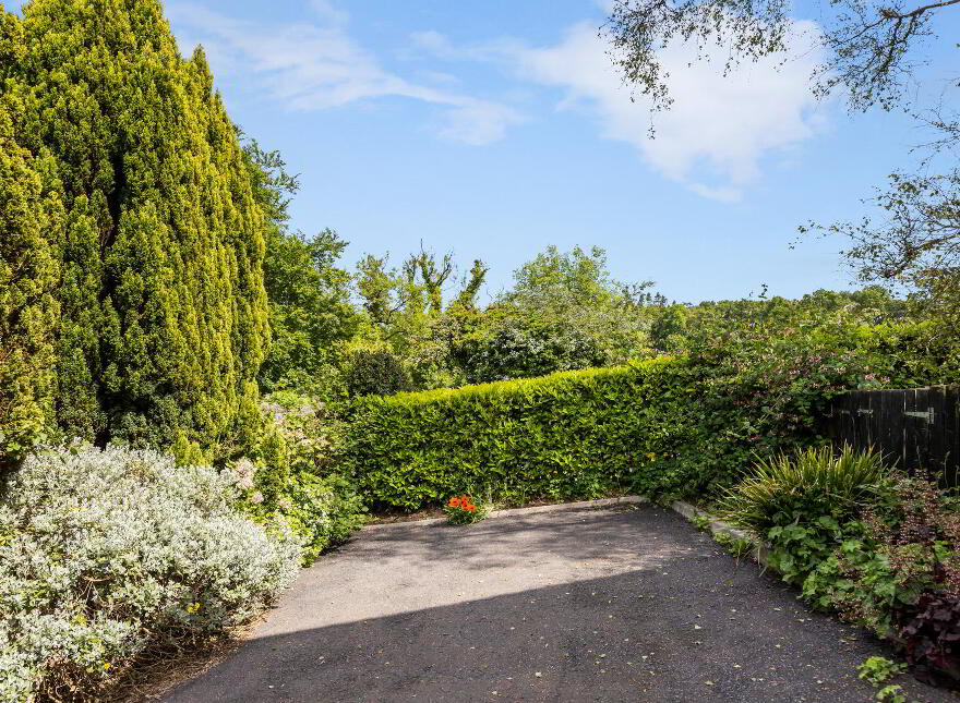 1 Oaklands, Hillsborough, BT26 6HZ