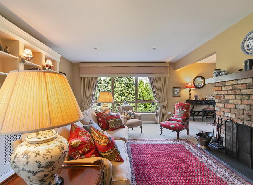 1 Oaklands, Hillsborough, BT26 6HZ