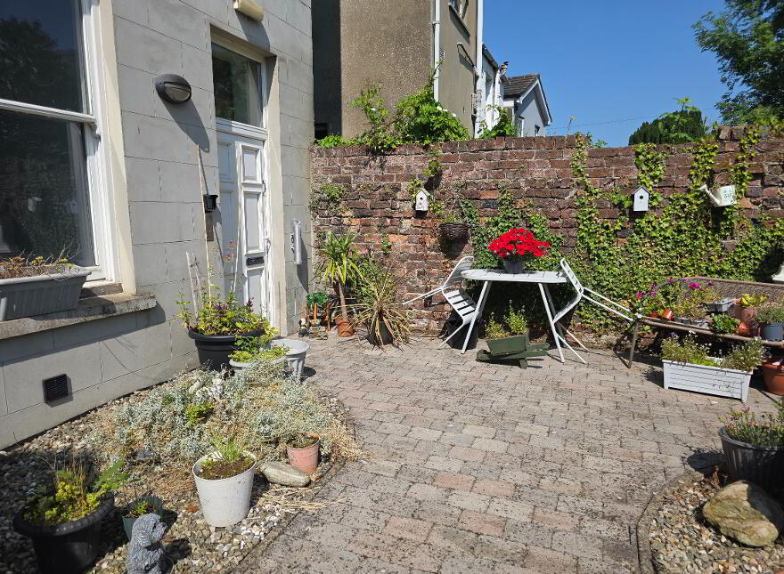 (1 Bed) 39 Bowling Green, Strabane, BT82 8BW