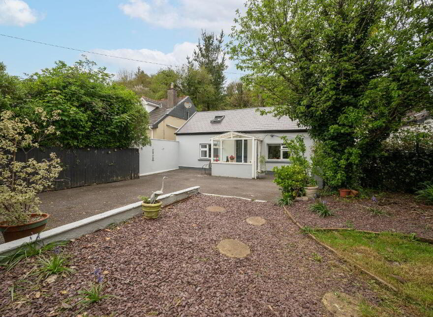 Strawhall, Monkstown, T12DYH1