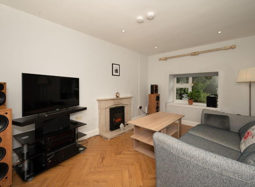 Strawhall, Monkstown, T12DYH1