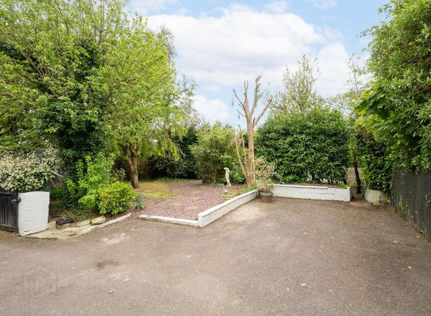 Strawhall, Monkstown, T12DYH1