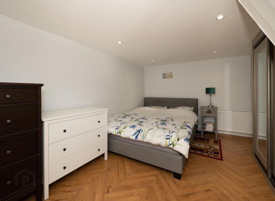 Strawhall, Monkstown, T12DYH1