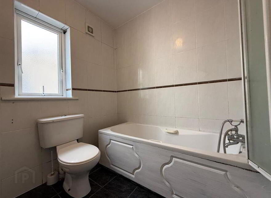 Apt 11A, Brooklawn, Ballaghaderreen, F45V129