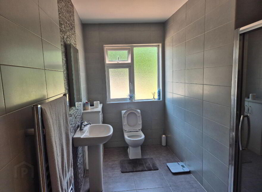 Laragh, Castleblayney, Loughmorne, A75E122