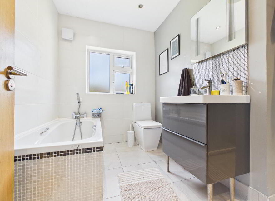 Bramble Lodge, East Ferry, Cobh, P24TN60