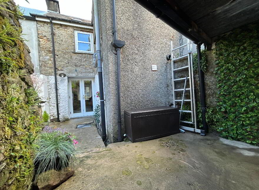 'Cobwebs', John Street, Killaloe, V94X4A6