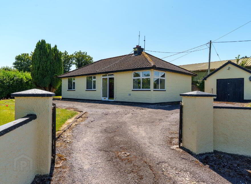 Yellow House, Kilcully, White's Cross, T23HY68