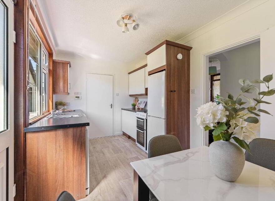Yellow House, Kilcully, White's Cross, T23HY68