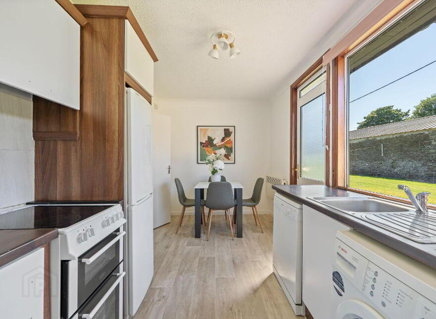 Yellow House, Kilcully, White's Cross, T23HY68
