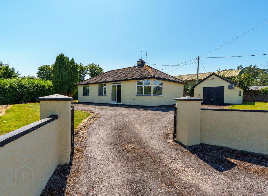 Yellow House, Kilcully, White's Cross, T23HY68