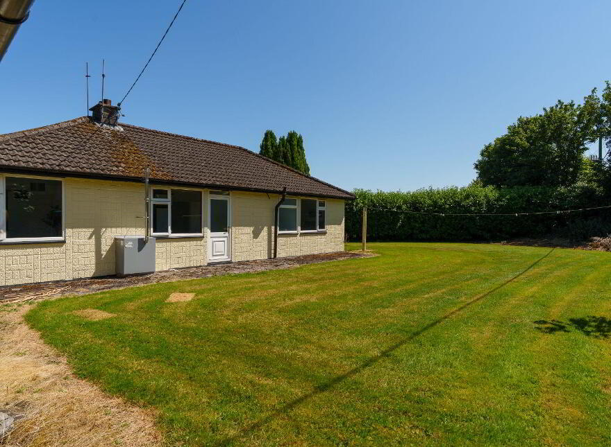 Yellow House, Kilcully, White's Cross, T23HY68