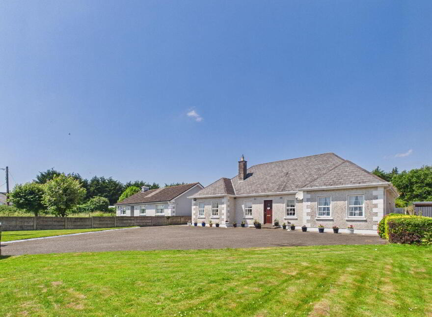 Main Street, Ballylinan, Ballylynan, R14RW02