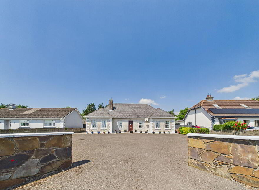 Main Street, Ballylinan, Ballylynan, R14RW02