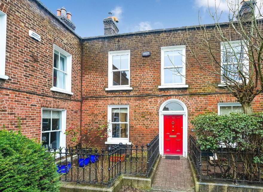 12 Albert Place East, Grand Canal Dock, D02Y153